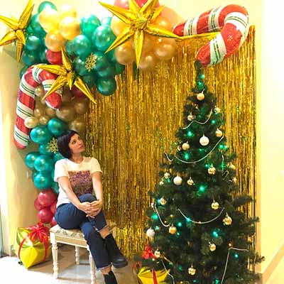 Christmas Tree with Balloon Backdrop Decor